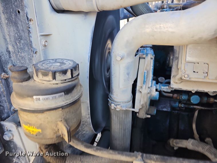 image for item DM1571 2004 International 3800 school bus