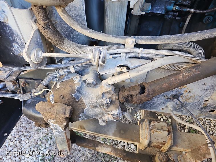 image for item DM1571 2004 International 3800 school bus