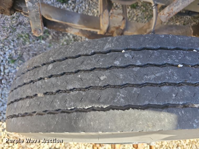 image for item DM1571 2004 International 3800 school bus