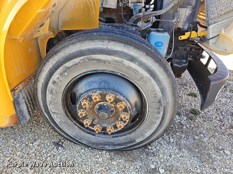 image for item DM1571 2004 International 3800 school bus