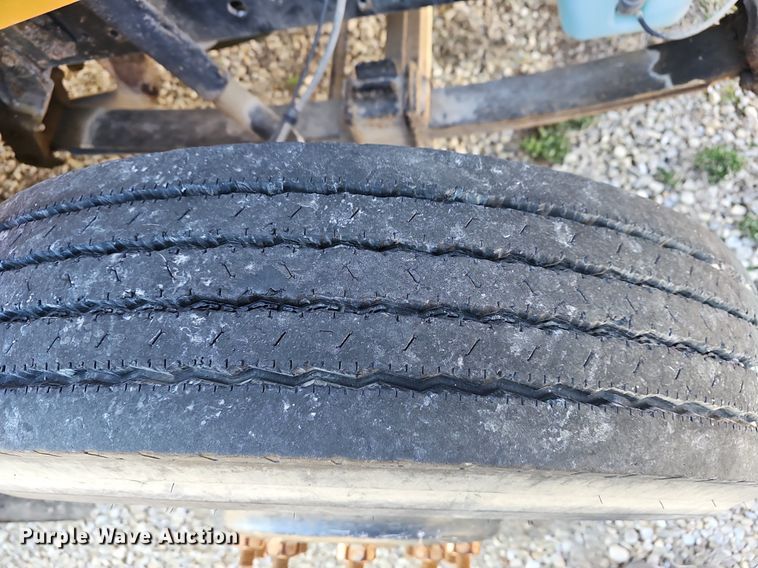 image for item DM1571 2004 International 3800 school bus