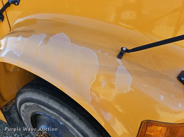 image for item DM1571 2004 International 3800 school bus