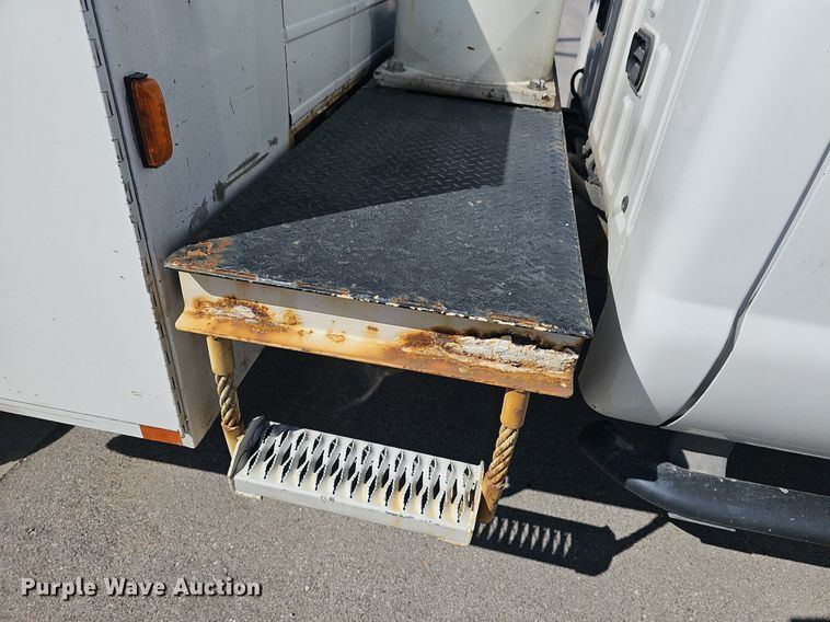 image for item DM1580 2003 Ford F450 Super Duty XL  bucket truck