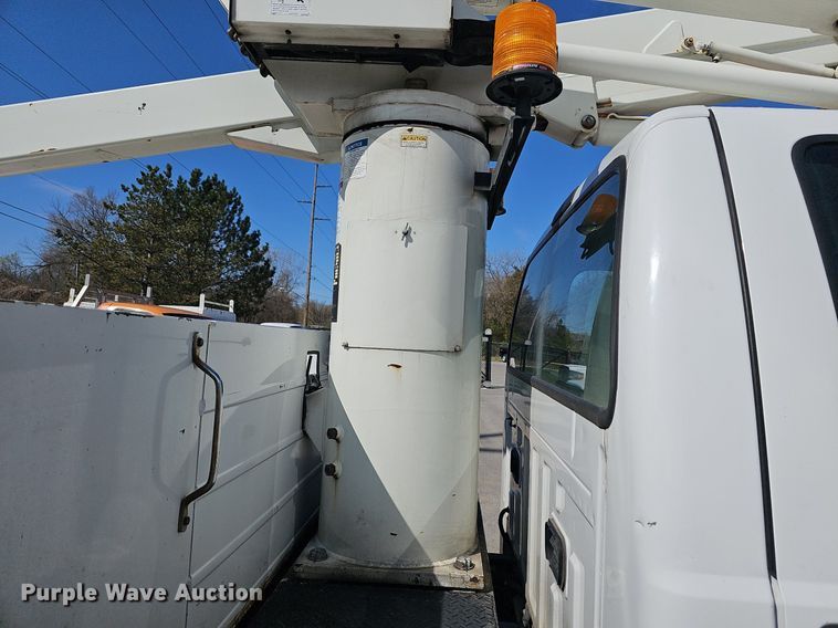image for item DM1580 2003 Ford F450 Super Duty XL  bucket truck