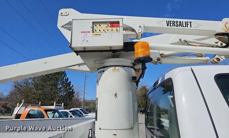 image for item DM1580 2003 Ford F450 Super Duty XL  bucket truck