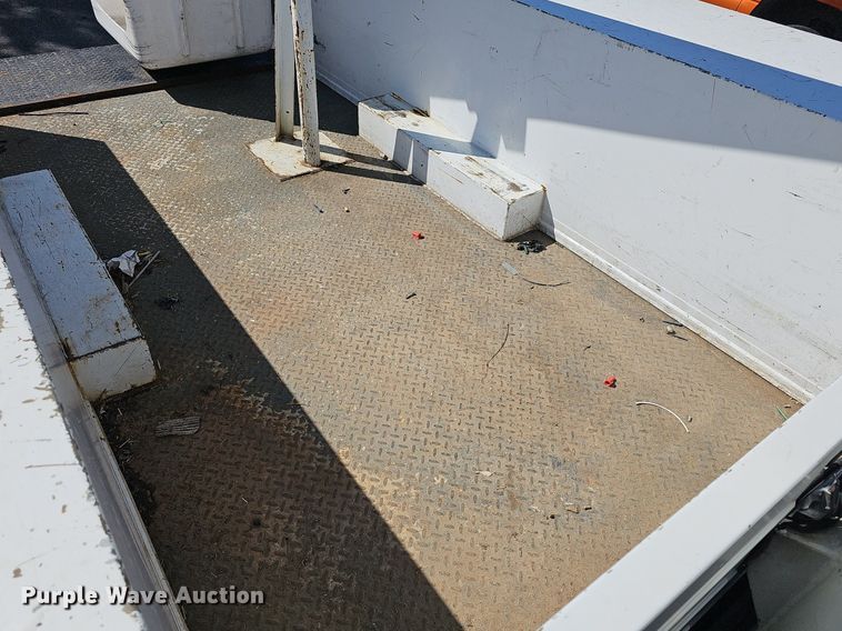 image for item DM1580 2003 Ford F450 Super Duty XL  bucket truck