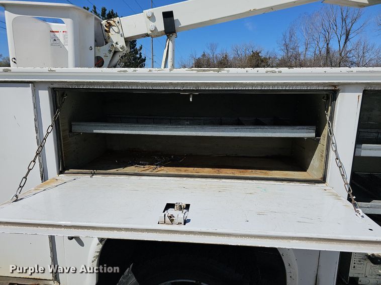 image for item DM1580 2003 Ford F450 Super Duty XL  bucket truck