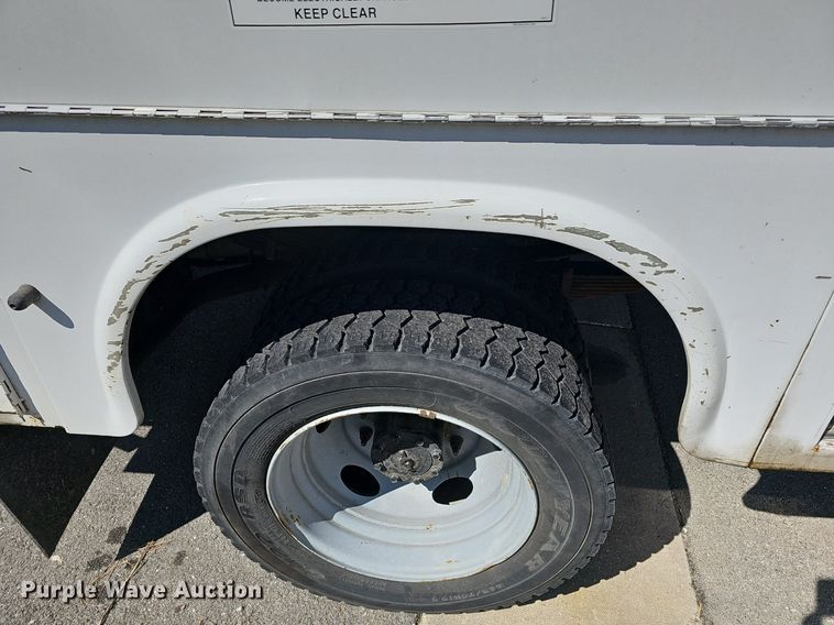 image for item DM1580 2003 Ford F450 Super Duty XL  bucket truck