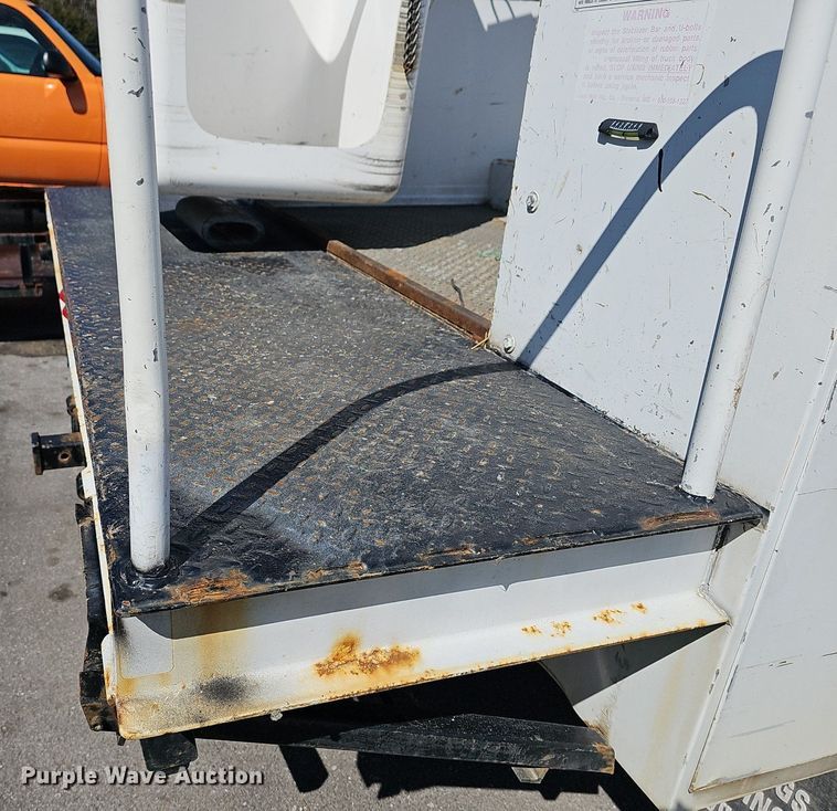 image for item DM1580 2003 Ford F450 Super Duty XL  bucket truck