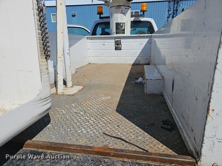 image for item DM1580 2003 Ford F450 Super Duty XL  bucket truck