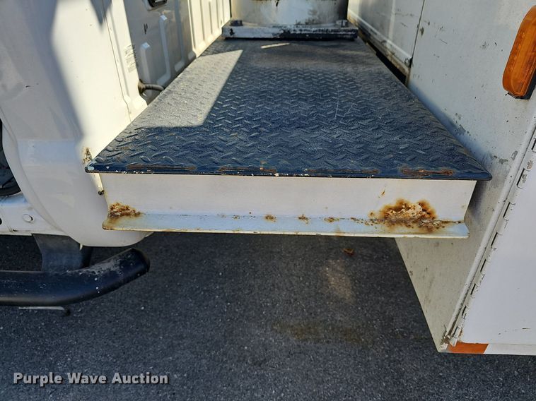 image for item DM1580 2003 Ford F450 Super Duty XL  bucket truck