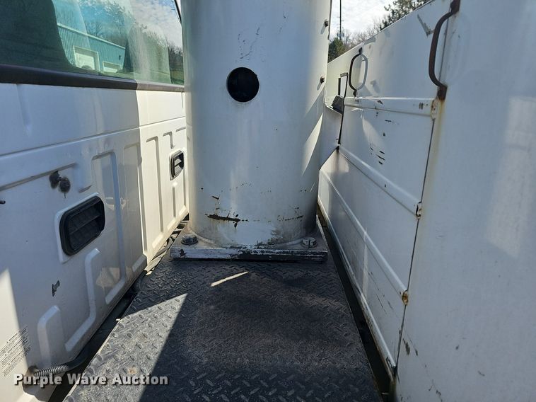 image for item DM1580 2003 Ford F450 Super Duty XL  bucket truck