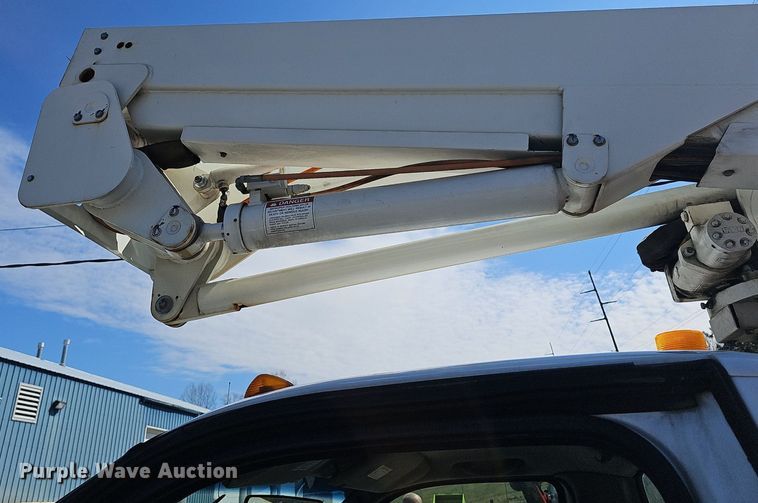 image for item DM1580 2003 Ford F450 Super Duty XL  bucket truck