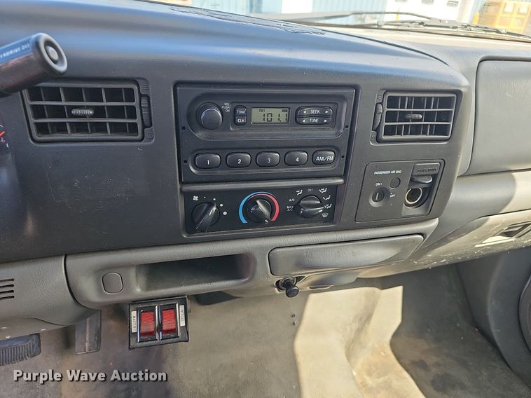 image for item DM1580 2003 Ford F450 Super Duty XL  bucket truck