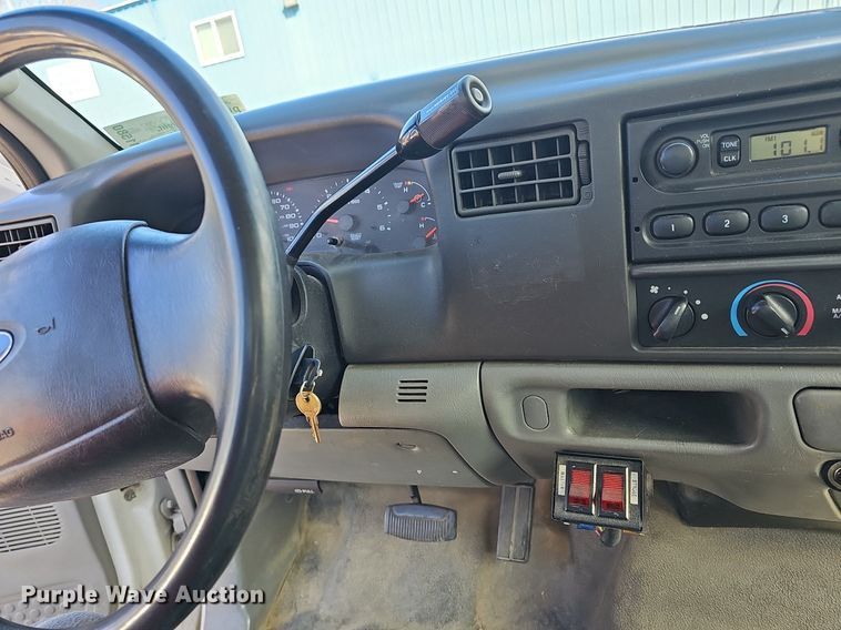 image for item DM1580 2003 Ford F450 Super Duty XL  bucket truck