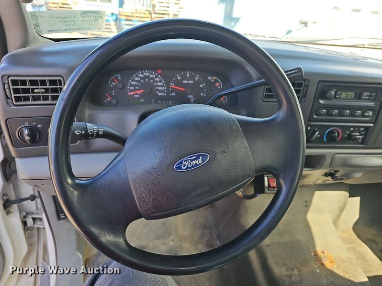 image for item DM1580 2003 Ford F450 Super Duty XL  bucket truck