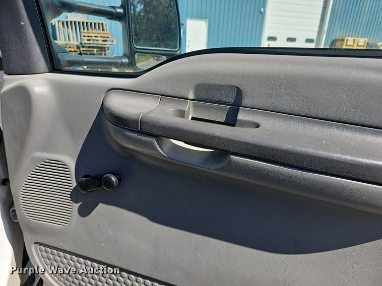 image for item DM1580 2003 Ford F450 Super Duty XL  bucket truck