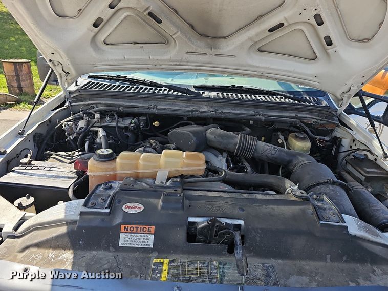 image for item DM1580 2003 Ford F450 Super Duty XL  bucket truck