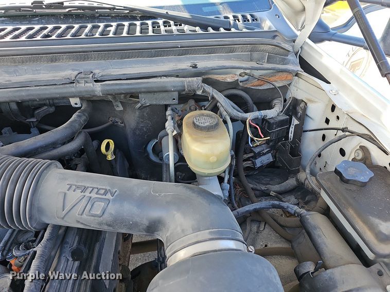 image for item DM1580 2003 Ford F450 Super Duty XL  bucket truck