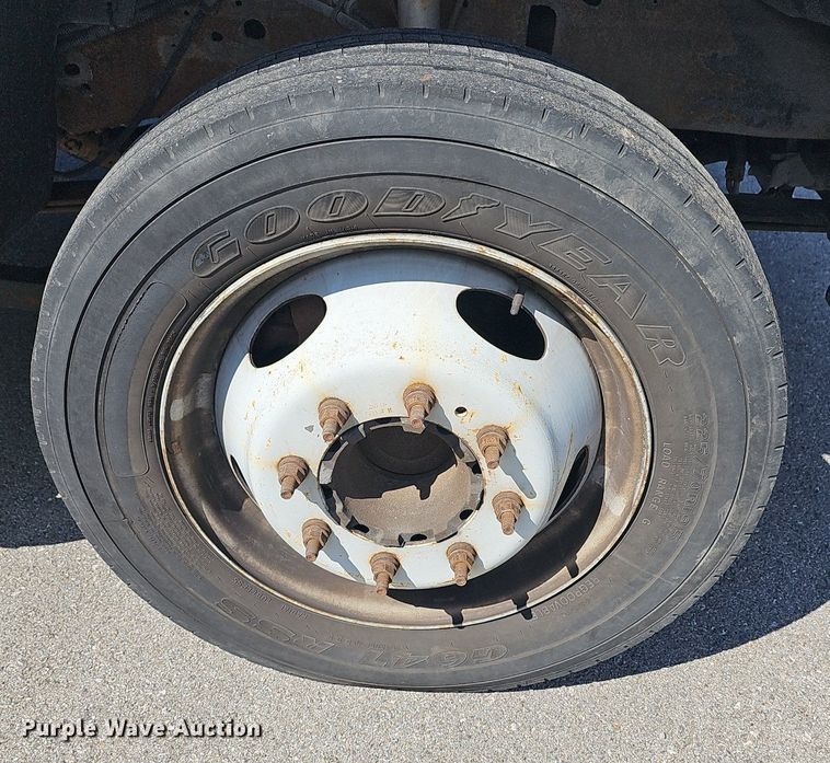 image for item DM1580 2003 Ford F450 Super Duty XL  bucket truck