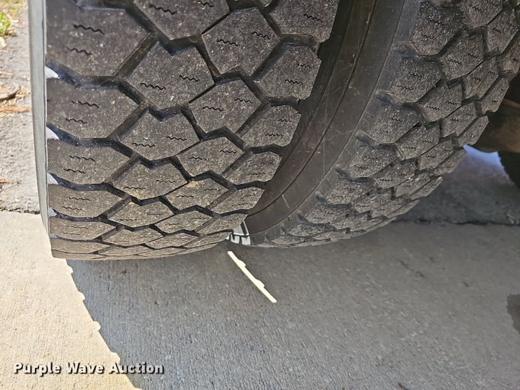 image for item DM1580 2003 Ford F450 Super Duty XL  bucket truck