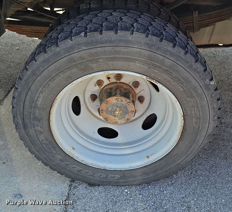 image for item DM1580 2003 Ford F450 Super Duty XL  bucket truck