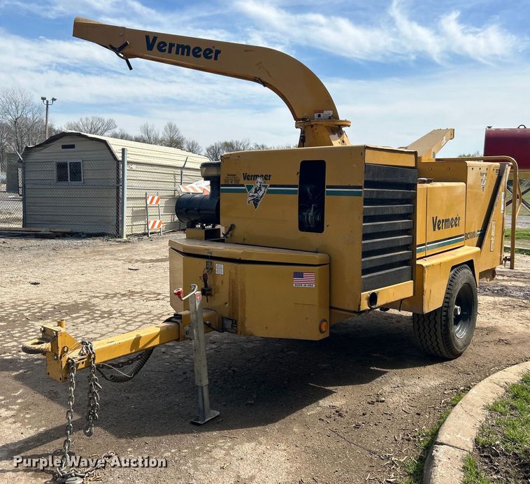 image for item DN0730 2004 Vermeer BC1800A wood chipper
