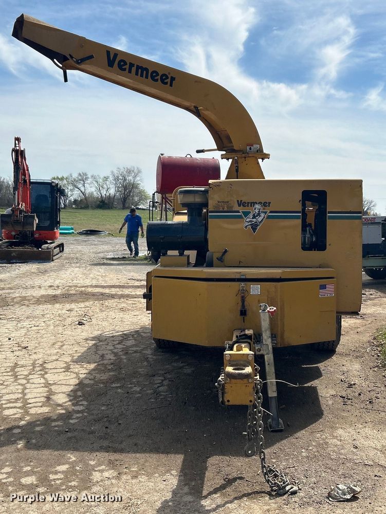 image for item DN0730 2004 Vermeer BC1800A wood chipper