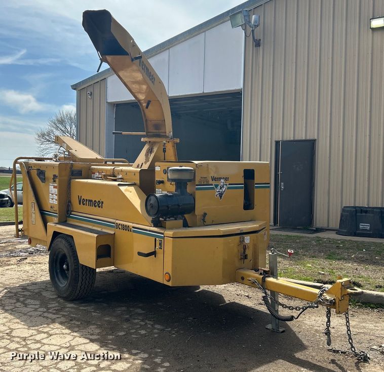 image for item DN0730 2004 Vermeer BC1800A wood chipper