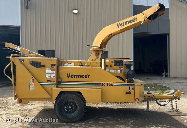 image for item DN0730 2004 Vermeer BC1800A wood chipper