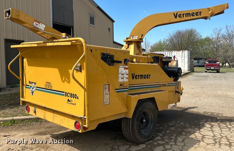 image for item DN0730 2004 Vermeer BC1800A wood chipper