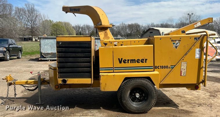 image for item DN0730 2004 Vermeer BC1800A wood chipper