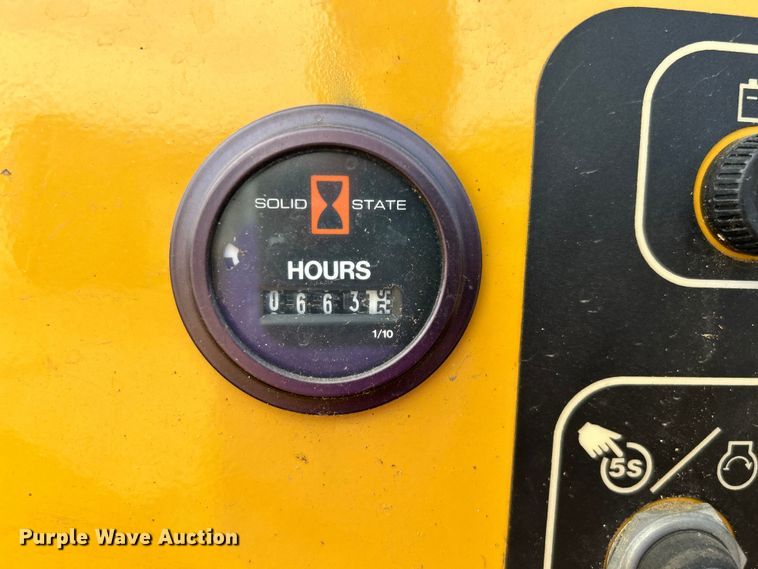 image for item DN0730 2004 Vermeer BC1800A wood chipper