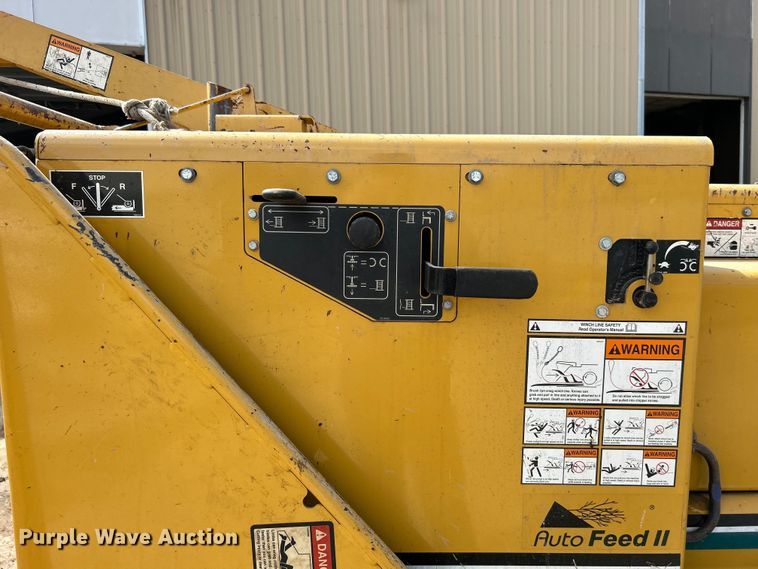 image for item DN0730 2004 Vermeer BC1800A wood chipper