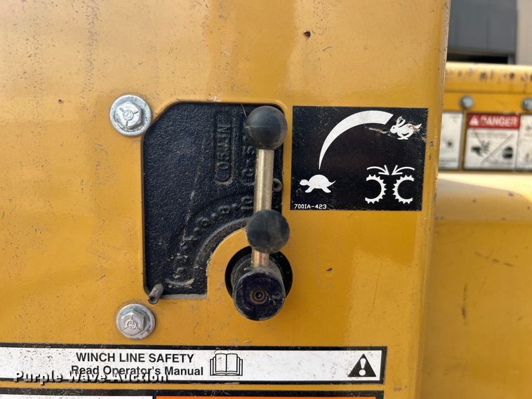 image for item DN0730 2004 Vermeer BC1800A wood chipper