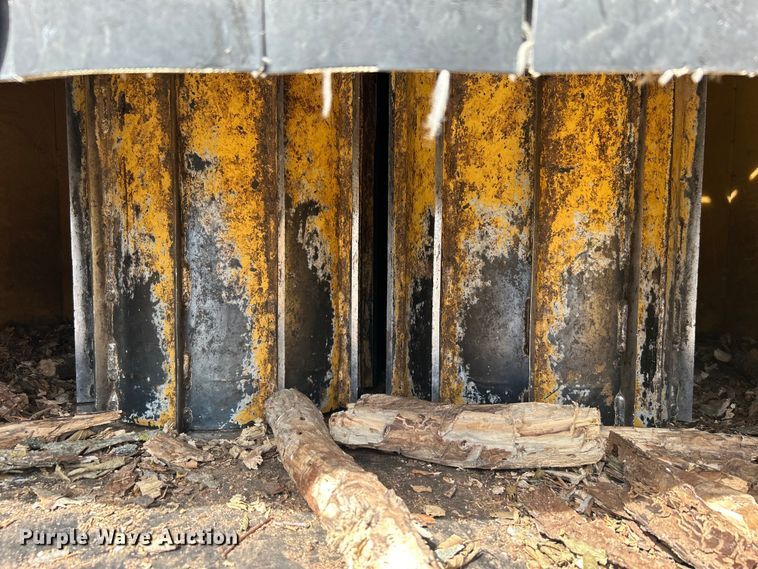 image for item DN0730 2004 Vermeer BC1800A wood chipper