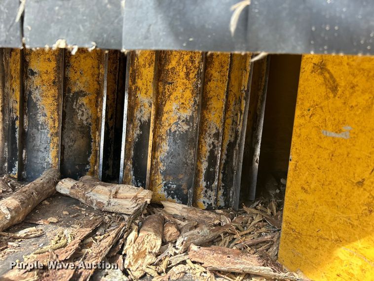 image for item DN0730 2004 Vermeer BC1800A wood chipper