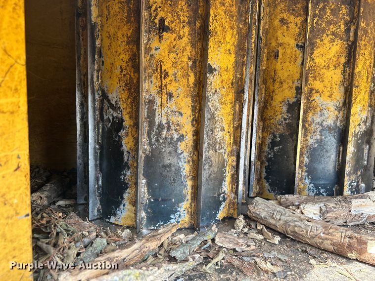 image for item DN0730 2004 Vermeer BC1800A wood chipper