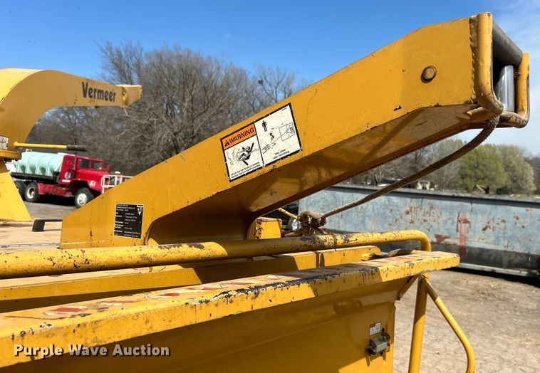 image for item DN0730 2004 Vermeer BC1800A wood chipper