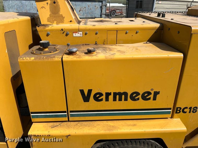 image for item DN0730 2004 Vermeer BC1800A wood chipper