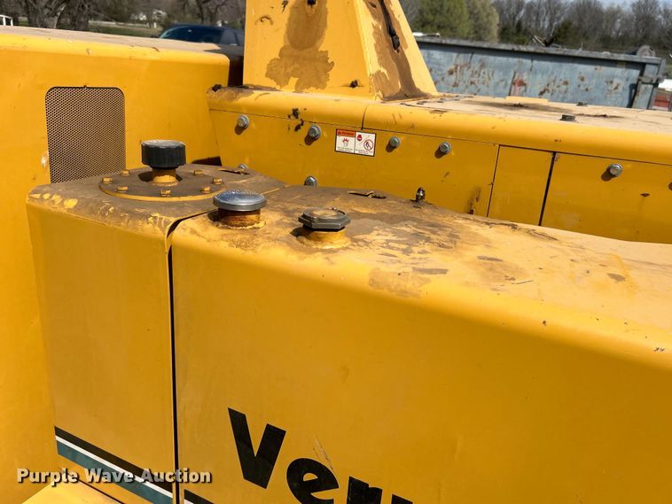 image for item DN0730 2004 Vermeer BC1800A wood chipper