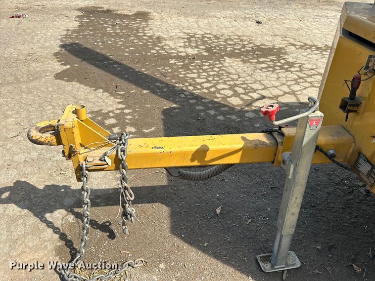 image for item DN0730 2004 Vermeer BC1800A wood chipper