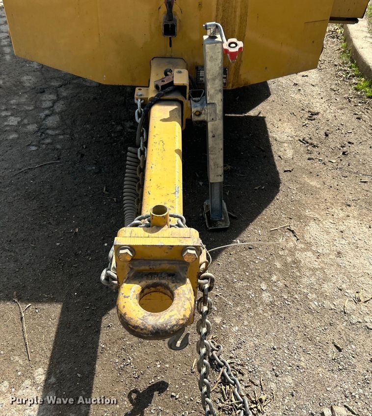 image for item DN0730 2004 Vermeer BC1800A wood chipper