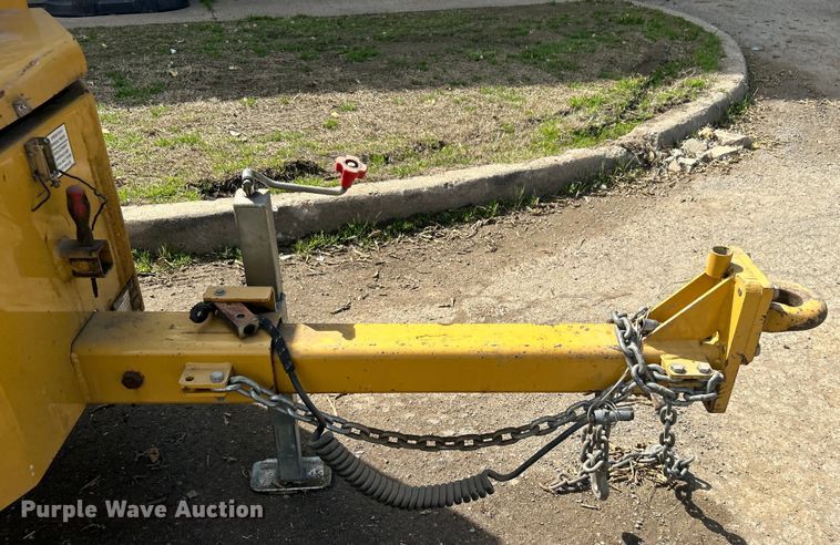 image for item DN0730 2004 Vermeer BC1800A wood chipper