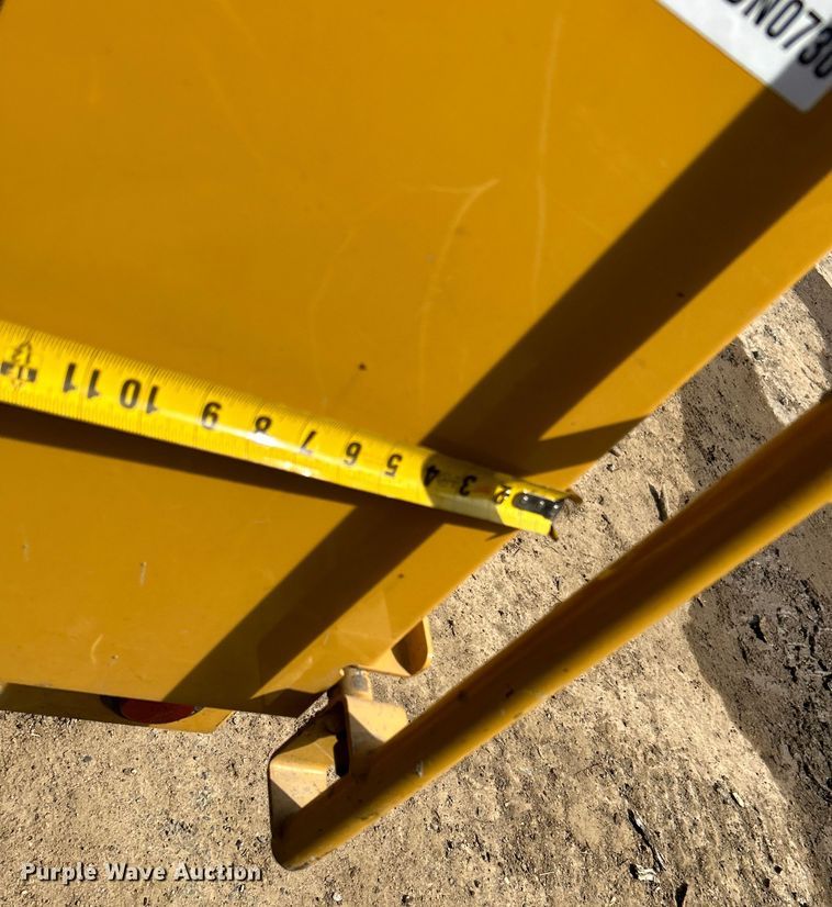 image for item DN0730 2004 Vermeer BC1800A wood chipper