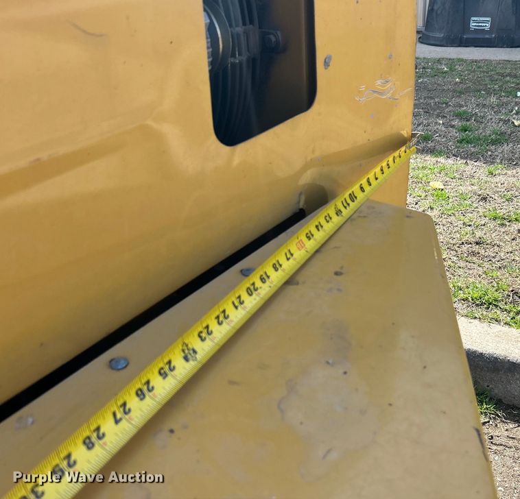 image for item DN0730 2004 Vermeer BC1800A wood chipper