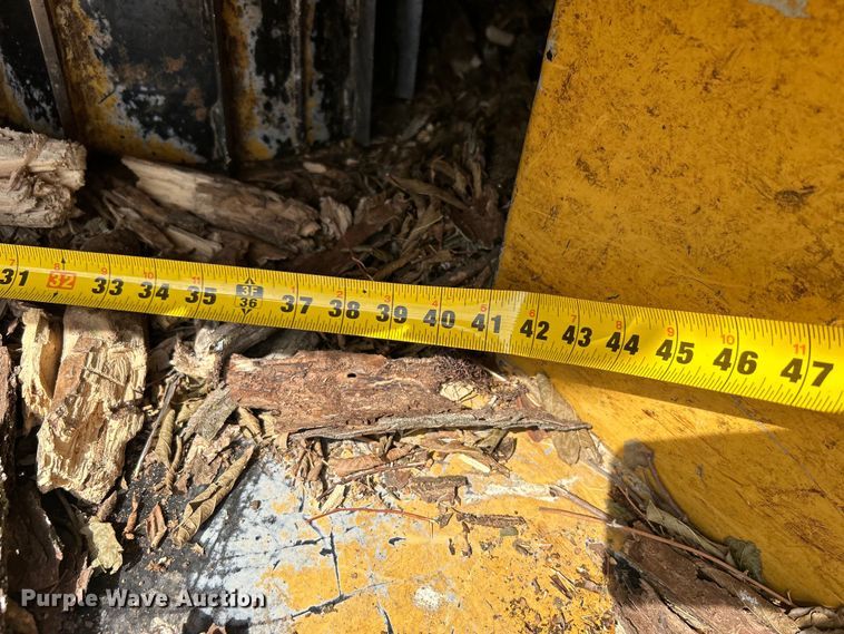 image for item DN0730 2004 Vermeer BC1800A wood chipper