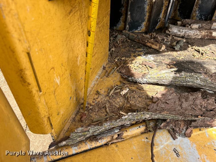 image for item DN0730 2004 Vermeer BC1800A wood chipper