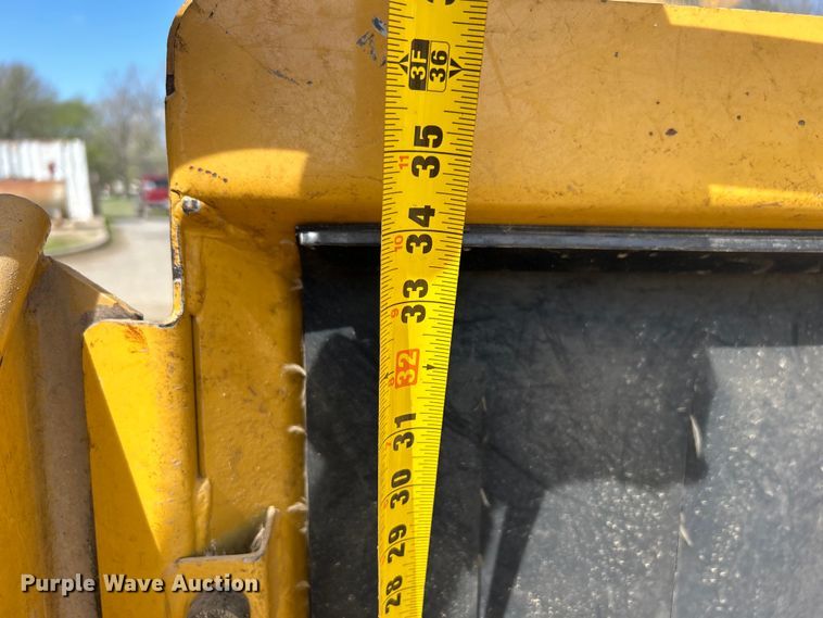 image for item DN0730 2004 Vermeer BC1800A wood chipper