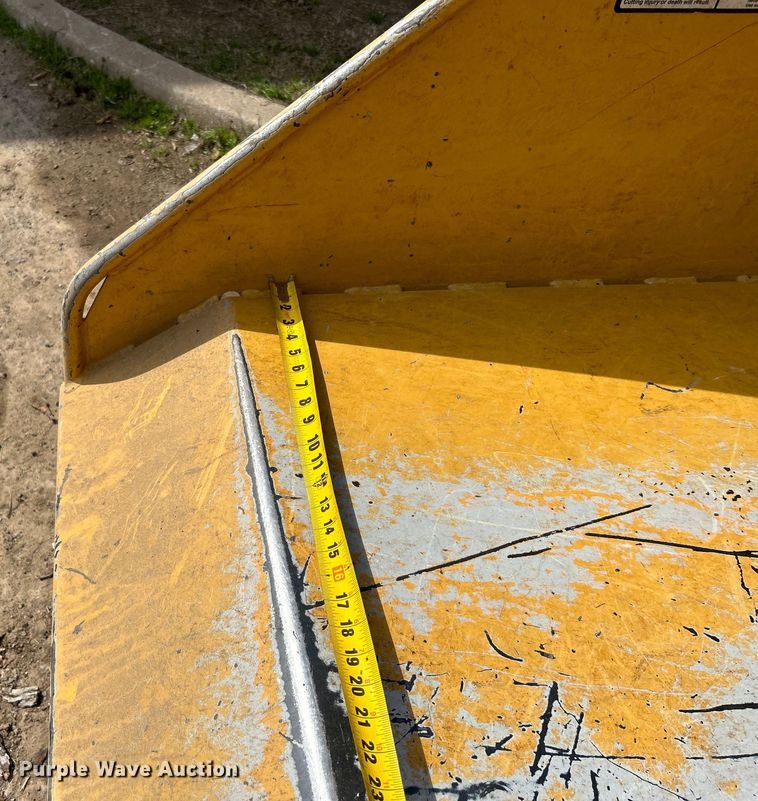 image for item DN0730 2004 Vermeer BC1800A wood chipper